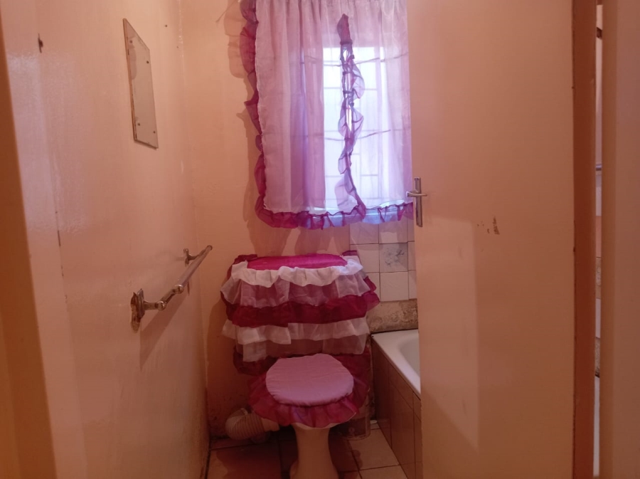2 Bedroom Property for Sale in Roodepan Northern Cape